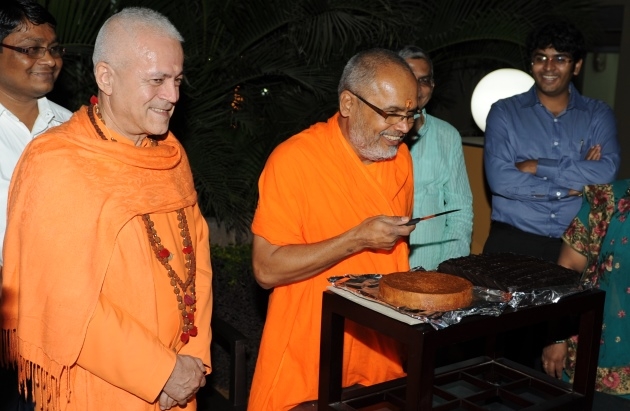 60th Anniversary of H.H. Mahá Mandaleshvara Svámin Paramátmánanda Sarasvatí Mahá Rája