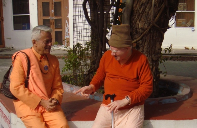 Meeting with H.H. Svámin Vimlánanda Sarasvatí Mahá Rája and H.H. Svámin Yogasvarupánanda